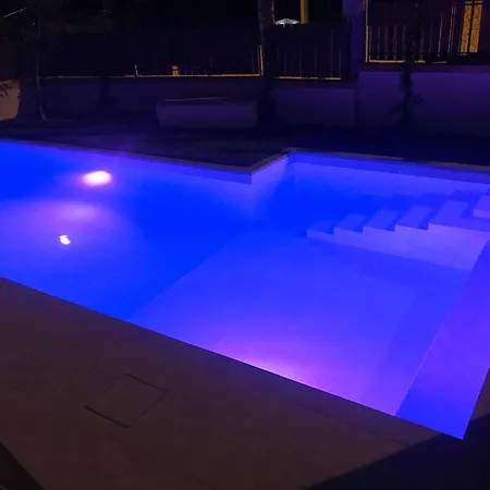 Henry 2 - Relaxing Retreat