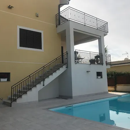 Henry 2 - Relaxing Retreat Noto